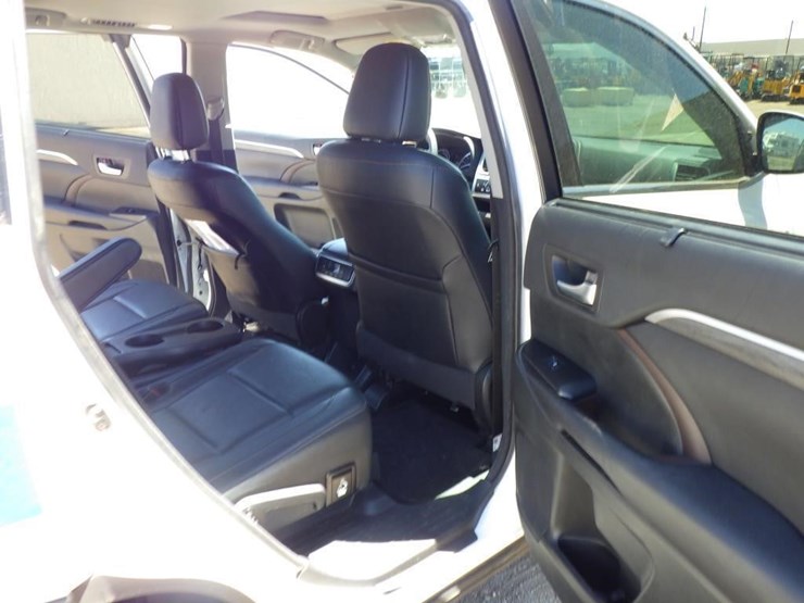 2017-toyota-highlander-image-8