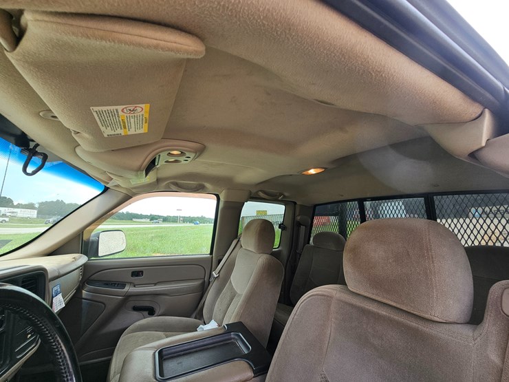 2005-chevrolet-silverado-3500-image-26