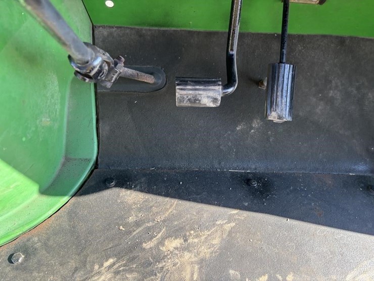 2012-john-deere-gator-image-16