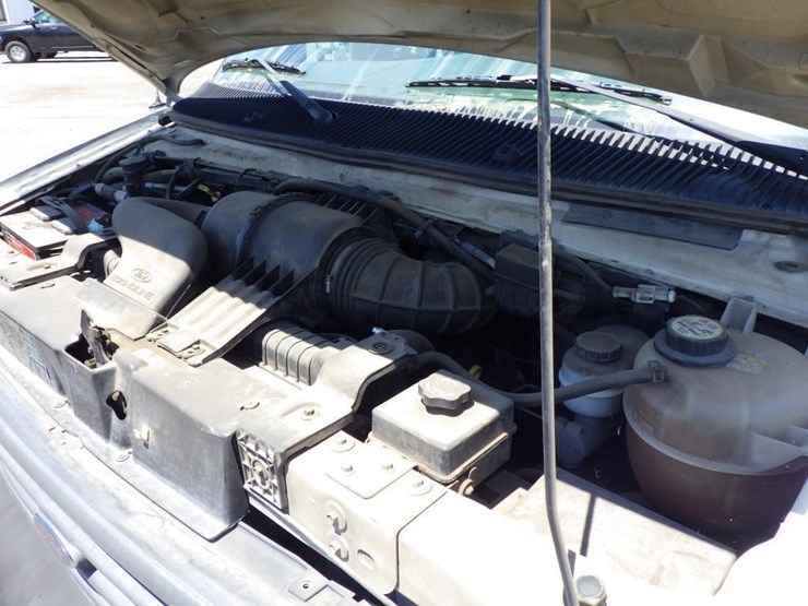2004-ford-econoline-350-image-10