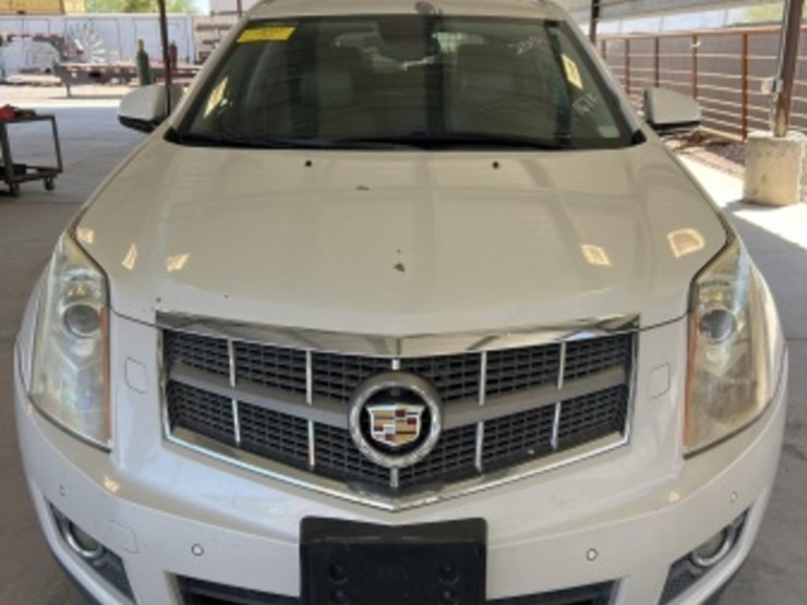 2010-cadillac-srx-image-3