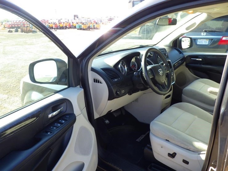 2012-dodge-grand-caravan-image-5