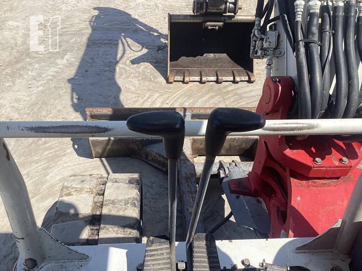 2016-takeuchi-tb260-image-17