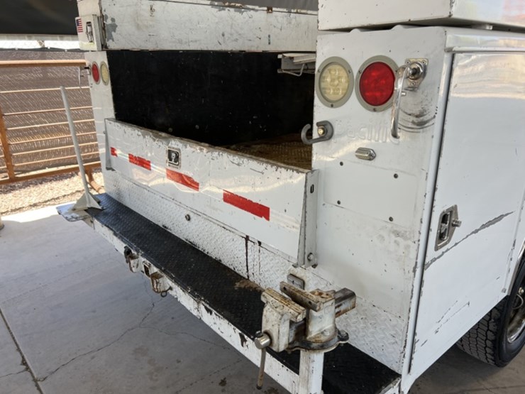 2013-ford-f550-image-10