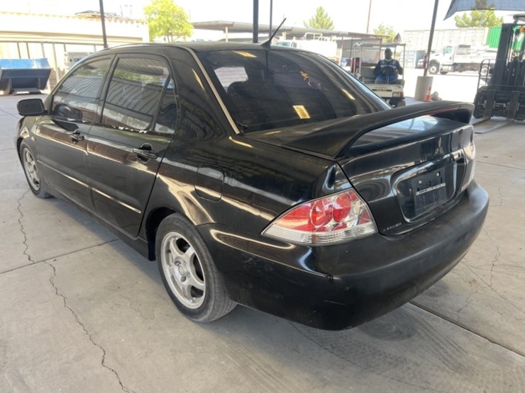 2004-mitsubishi-lancer-sdn-image-5