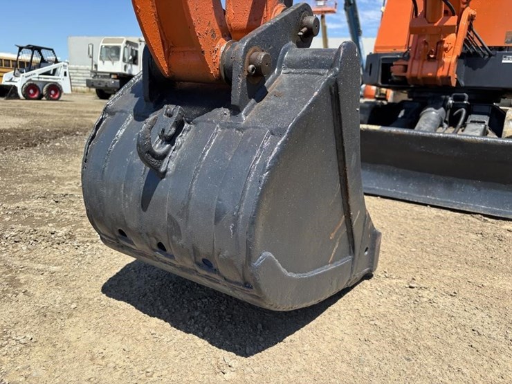 takeuchi-tb2507-hydraulic-excavator-image-11