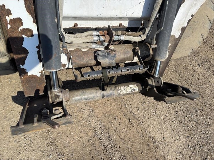 2013-bobcat-s630-image-11