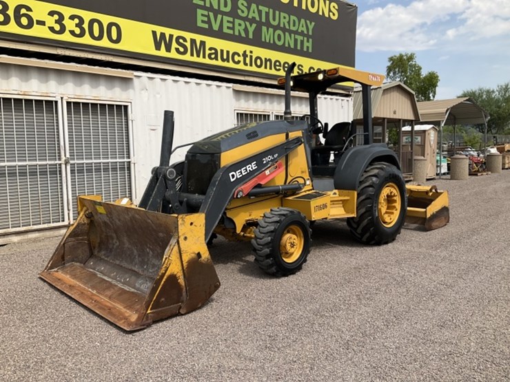 2016-deere-210l-image-3