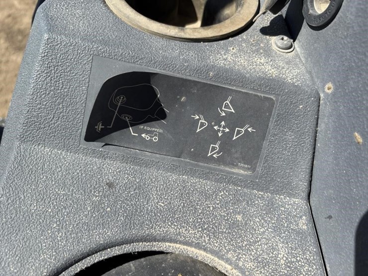 2020-deere-410l-image-42