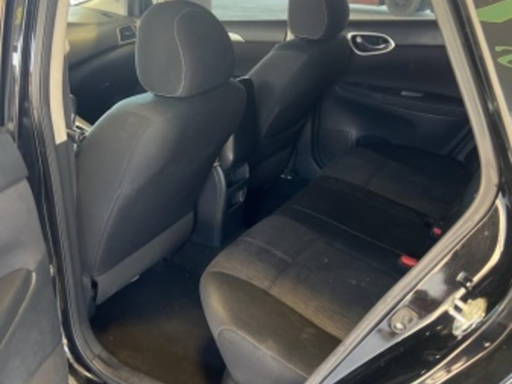 2014-nissan-sentra-sc-sdn-image-24