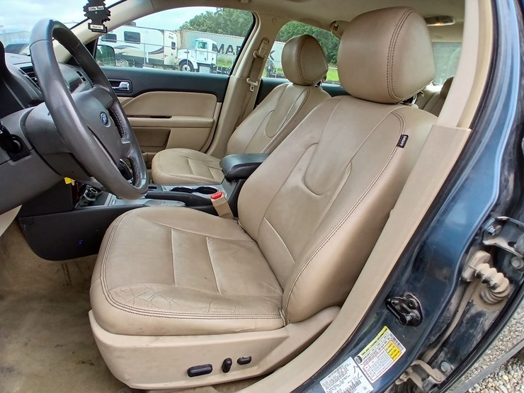 #20656-•-2012-ford-fusion-passenger-car-image-23