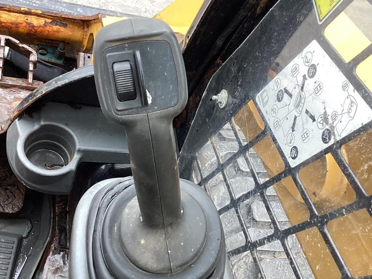 2019-caterpillar-236d-image-14