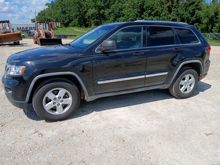 2011-jeep-grand-cherokee-image-2