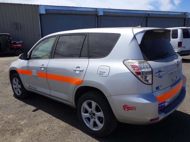 2014-toyota-rav4-image-4
