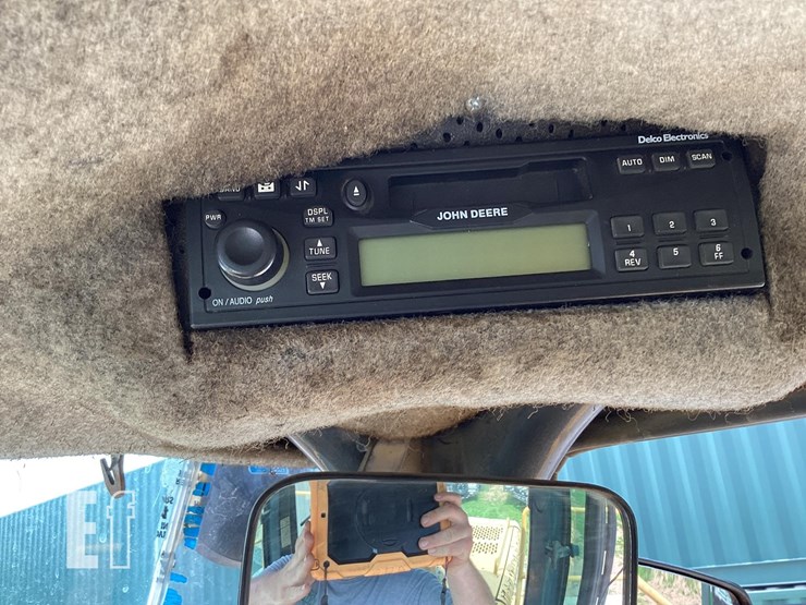 2002-deere-724j-image-15