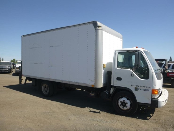 2005-isuzu-npr-image-2