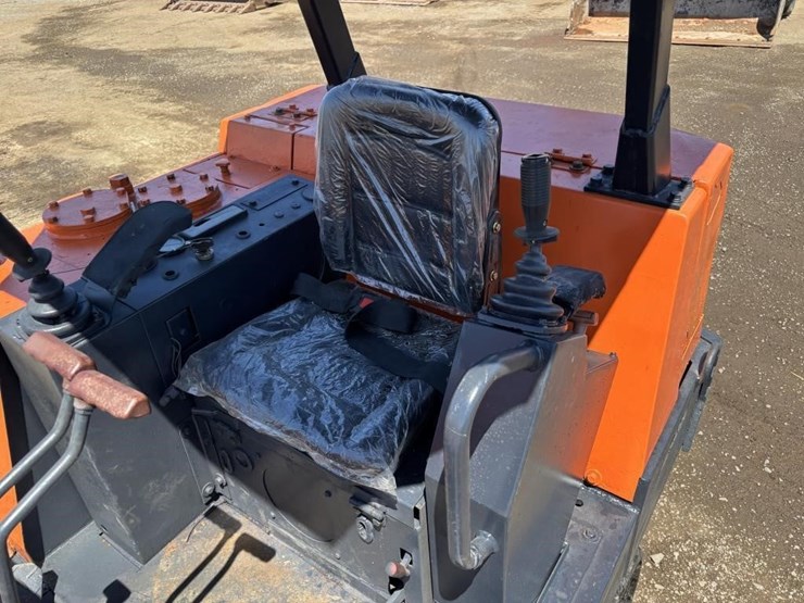 takeuchi-tb2507-hydraulic-excavator-image-23