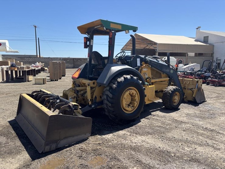 2014-deere-210k-image-3