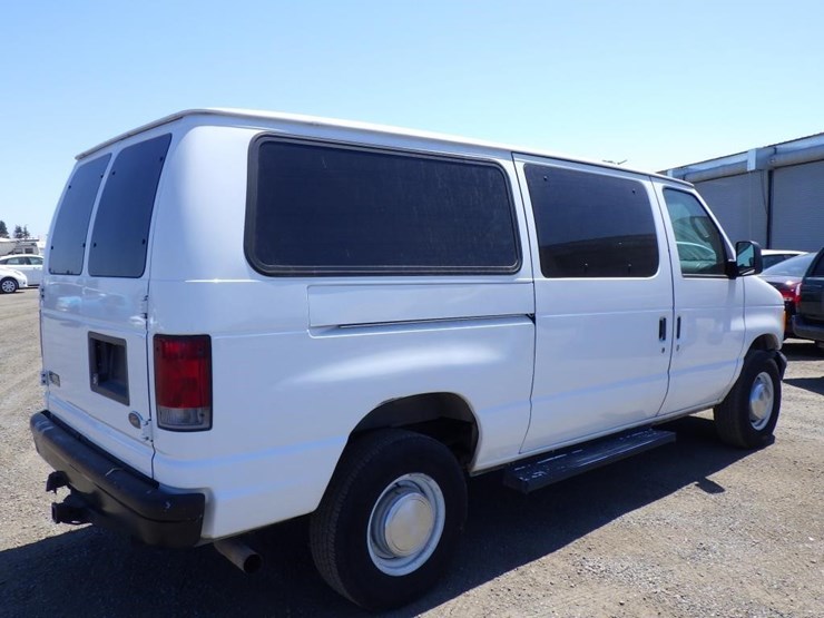 2004-ford-econoline-350-image-4
