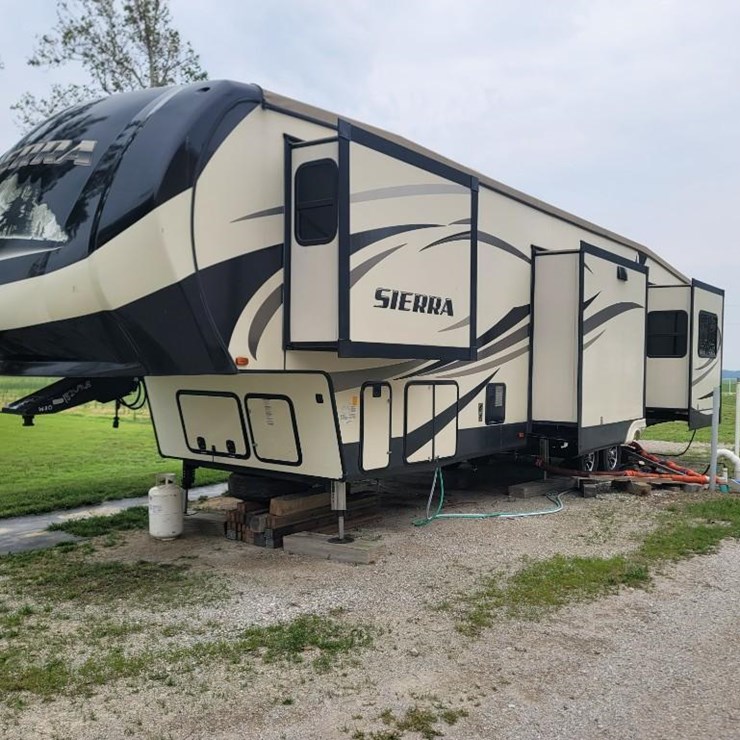 #20735 • 2017 Forest River Camper