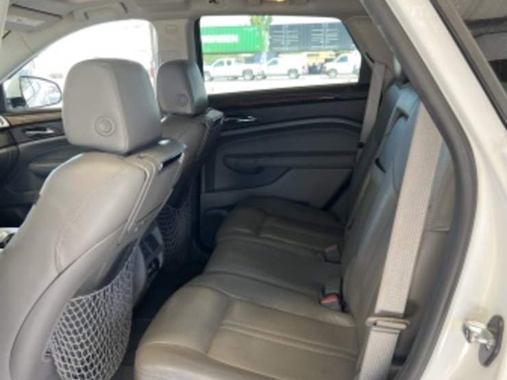 2010-cadillac-srx-image-23