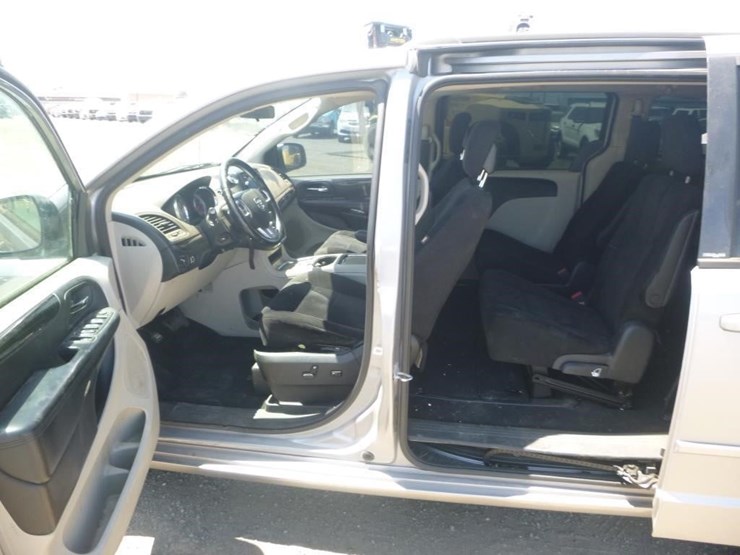 2013-dodge-grand-caravan-image-5