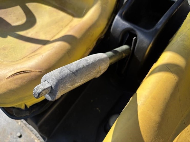 2012-john-deere-gator-image-15