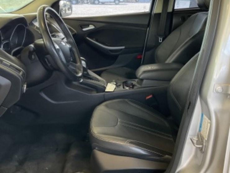 2014-ford-focus-sdn-image-20