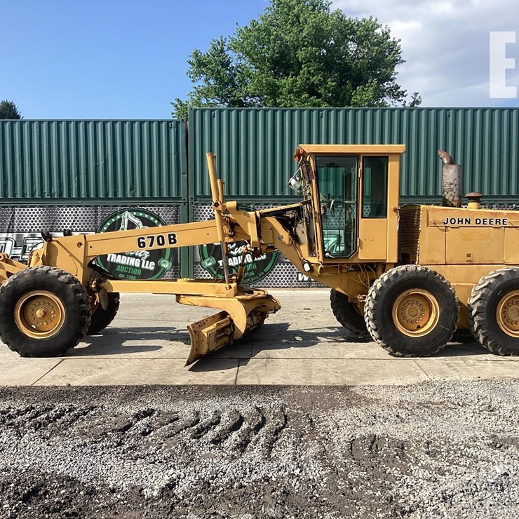 1988 DEERE 670B