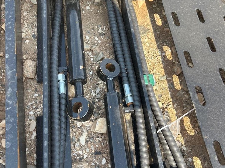 future-60in-skid-steer-hydraulic-fork-attachment-image-2