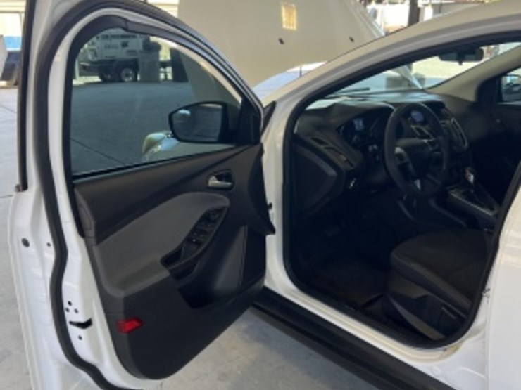 2014-ford-focus-se-sdn-image-20