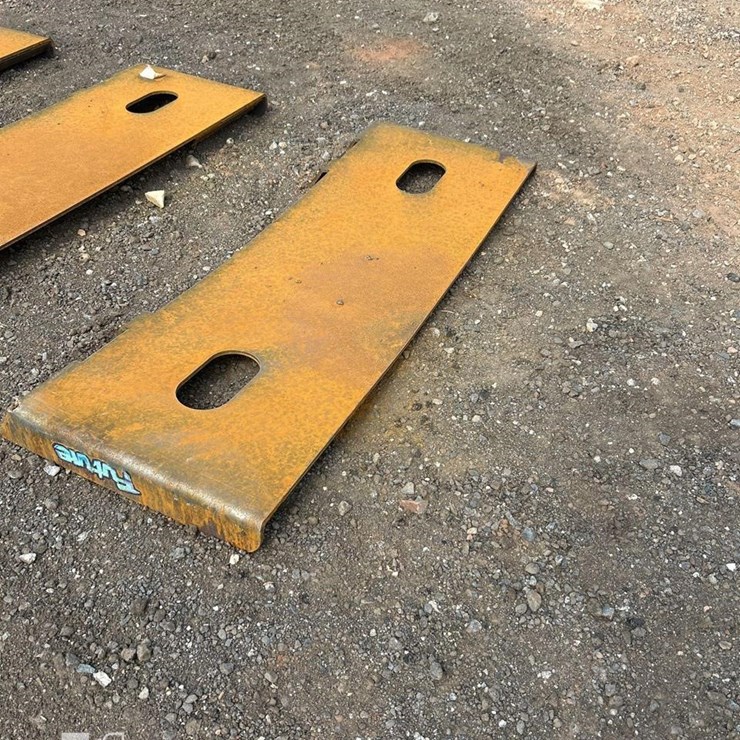 FUTURE SKID STEER UNIVERSAL PLATE