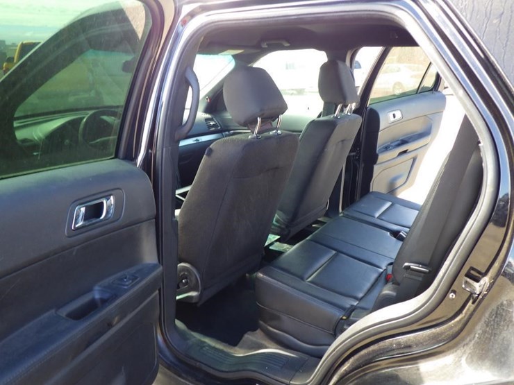 2017-ford-explorer-image-8