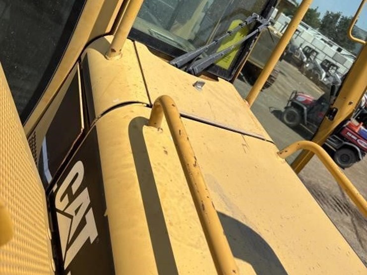 2006-caterpillar-d6n-image-53