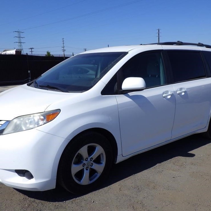 2018 TOYOTA SIENNA