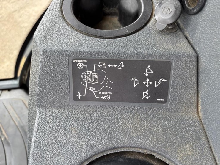 2019-deere-310l-ep-image-39