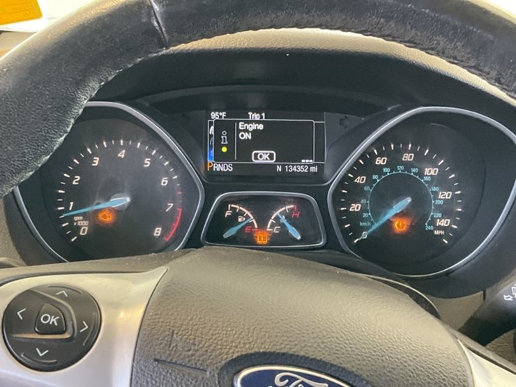 2014-ford-focus-sdn-image-16