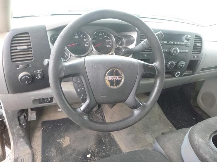 2013-gmc-2500-image-12