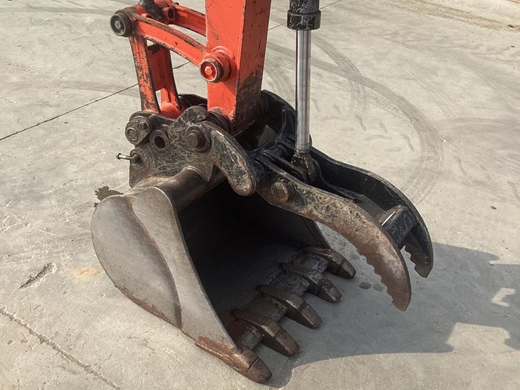 2022-kubota-kx040-4-image-12