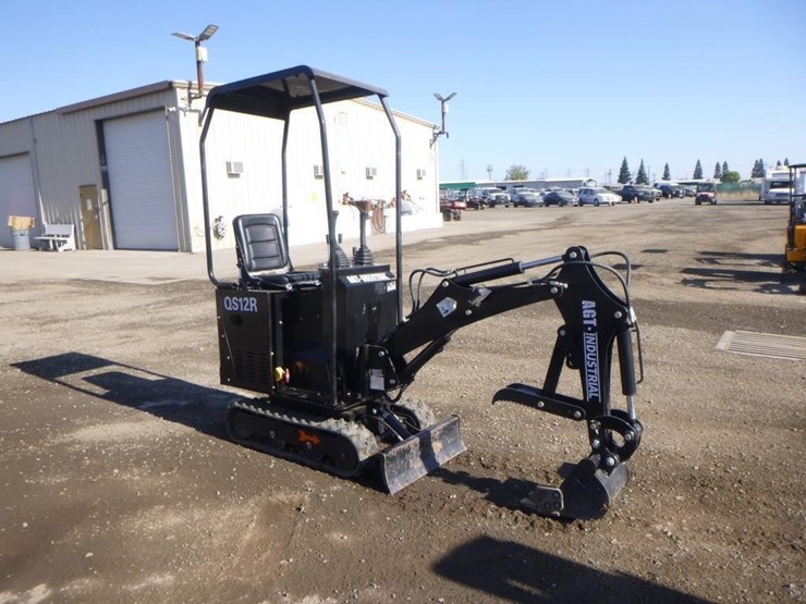 2024-agt-qs12r-hydraulic-excavator-image-2
