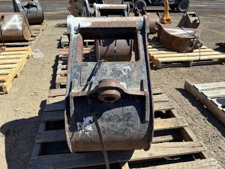 caterpillar-18-image-6