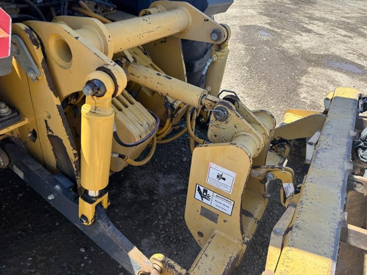 2014-deere-210k-image-21