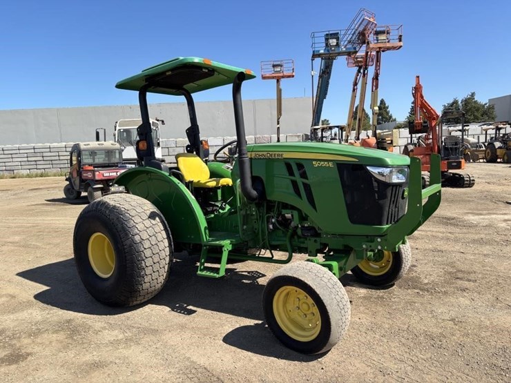 2016-john-deere-5055e-image-2