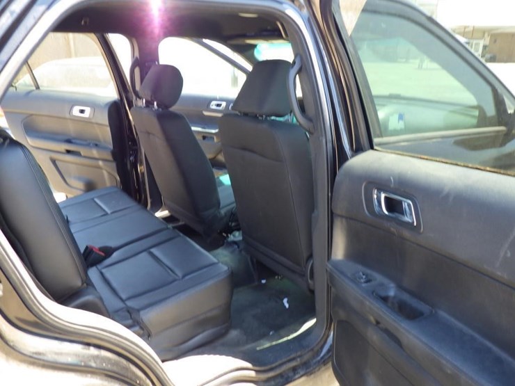 2016-ford-explorer-image-9