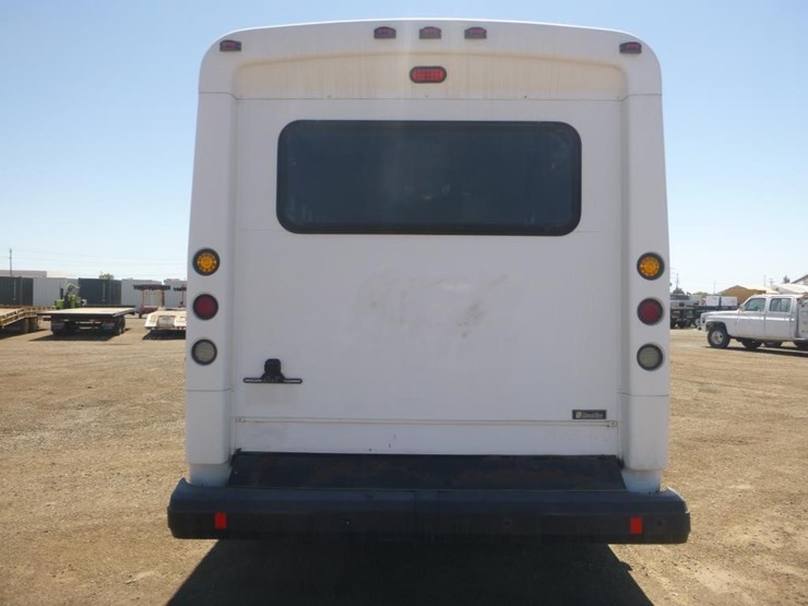 2014-ford-e450-image-6