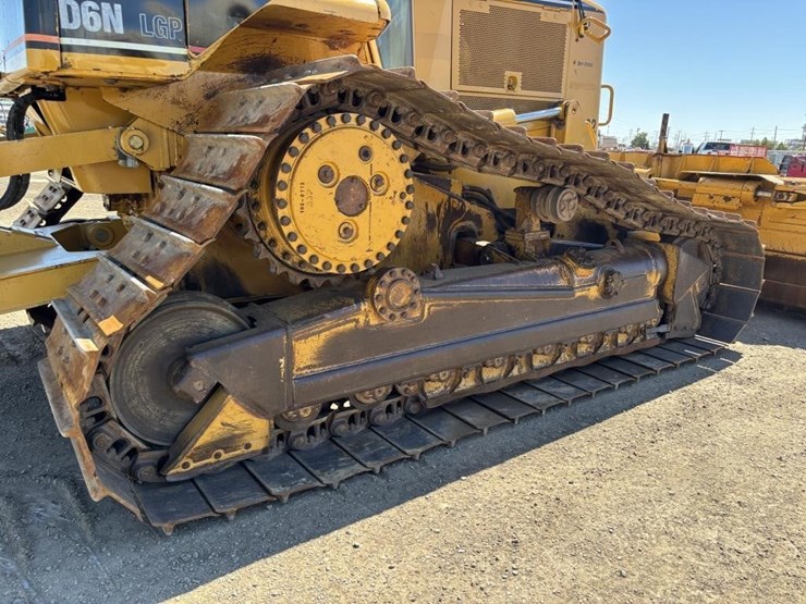 2006-caterpillar-d6n-image-23