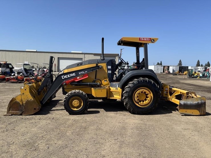 2019-deere-210l-image-5