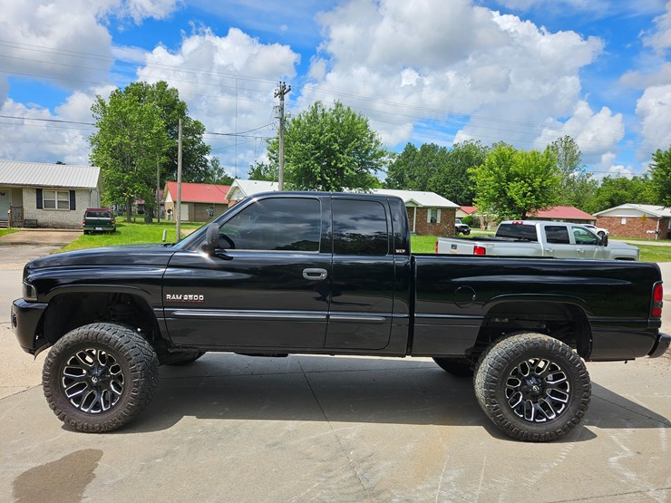 #18968-•-2002-dodge-ram-pickup-truck-image-9