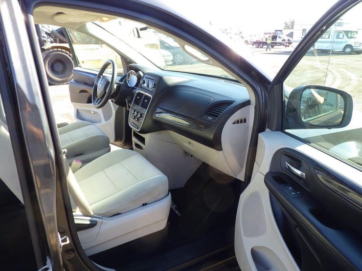 2012-dodge-grand-caravan-image-6