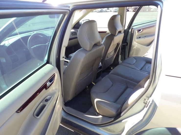 2004-volvo-xc70-image-7